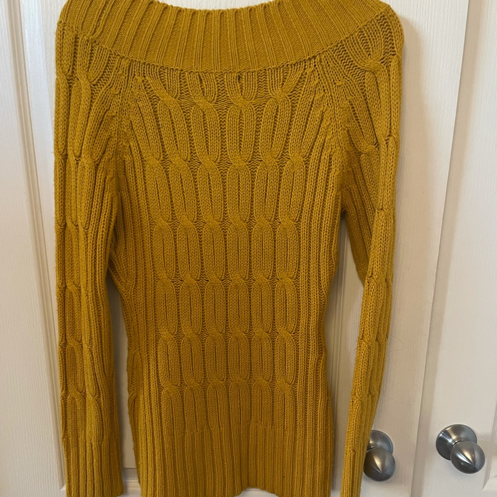 Yellow sweater - Picture 3 of 3